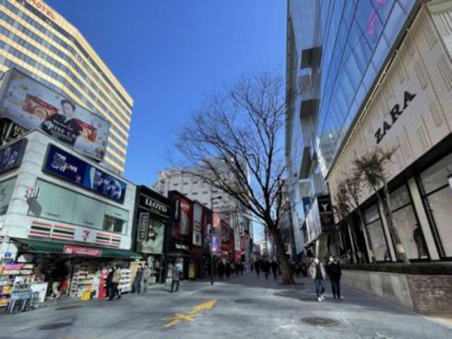 "시간당 3명도 안 와요" <strong>로드숍</strong>, 코로나 재확산에 깊어진 한숨