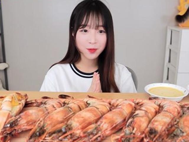 '먹방 유튜버' 쯔양, 복귀 2주만에 2억8200만원 수익? '깜짝'