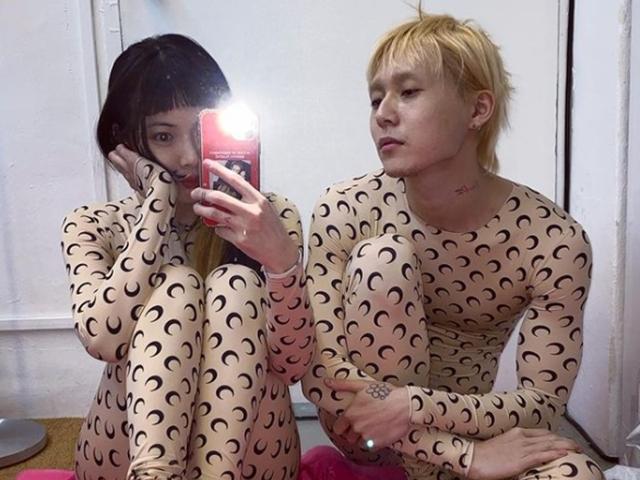 "벗은 줄 알고 놀랐어" <strong>현아</strong>♥이던, 누드톤 내의 입고 이불 위에서 '찰칵'