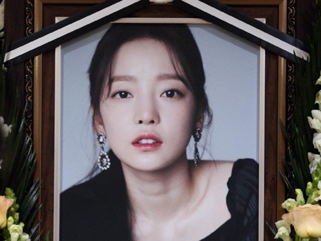 故 <strong>구하라</strong> 상속재산 분할 친오빠·친모 6대4···"<strong>구하라</strong>법 통과 절실"
