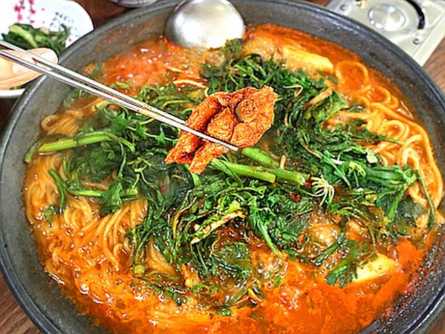 [酒먹방] 여럿이 함께 먹는 <strong>태백</strong> 물닭갈비