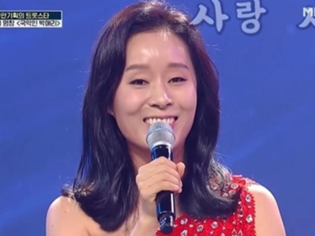 <strong>국악인</strong> 박애리, 빨간드레스 입고 무대 "이렇게 드러난 옷은 처음"