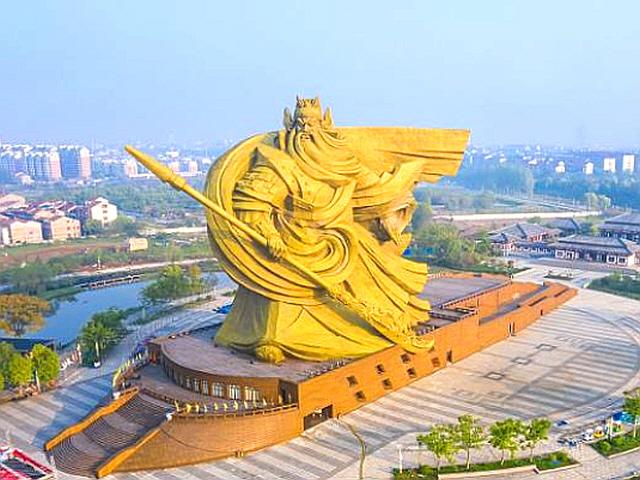 中 지역명물이 골칫덩이로…돈 먹는 세계 최대 관우동상