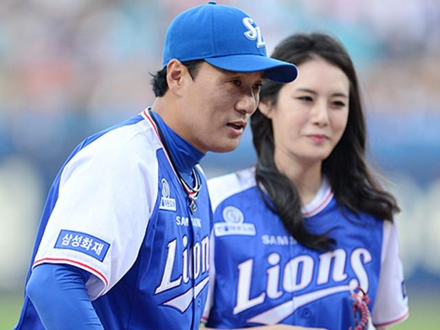 <strong>이승엽</strong>♥이송정, 늦둥이 출산…“세 아들의 아빠가 됐습니다”