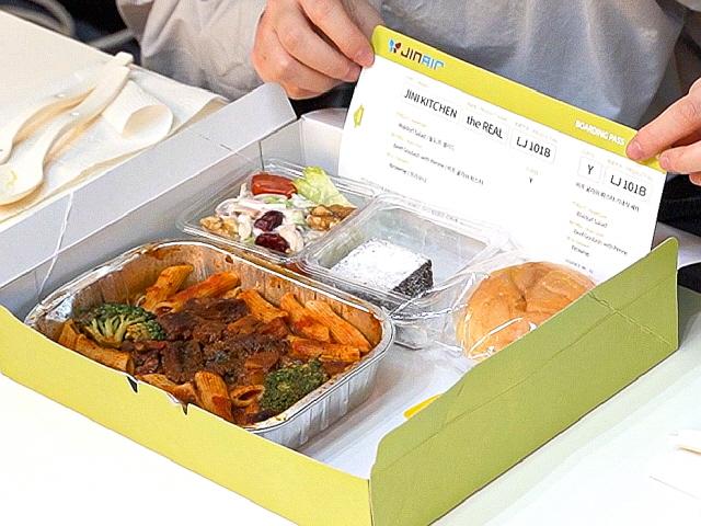 [카드뉴스] 가지 못하니 시켰다…배달로 맛본 기내식 솔직 <strong>별점</strong>