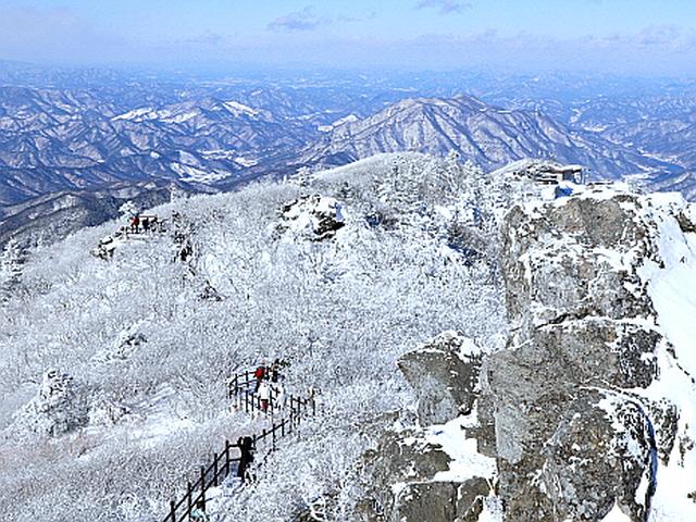 [여행] 눈꽃, 서리꽃 화사한 '설국'...무주 덕유산