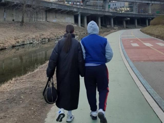 '백도빈♥' <strong>정시아</strong>, 13살 <strong>아들</strong> 체격에 흐뭇 "든든해 너무 좋앙"