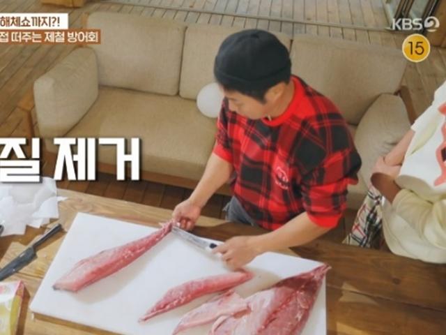 '땅만빌리지' 김병만 능력 어디까지…직접 만든 <strong>찜질방</strong>에 대방어 해체쇼까지