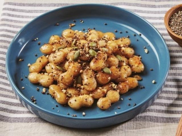 ‘<strong>매운맛</strong>은 그만’ 고소한 영양 떡볶이 만들려면