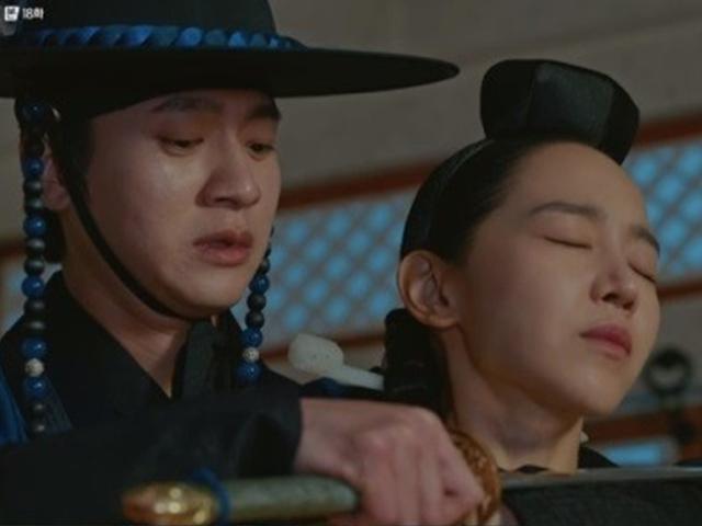 '철인왕후' <strong>나인우</strong>, 신혜선 목 조르며 위협 "너는 누구냐"..김정현 목숨 건졌다