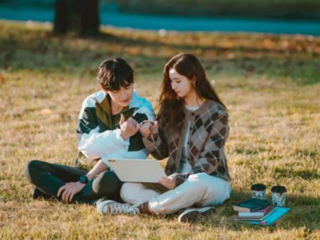 '사격 전리품'을 남친에게... <strong>김은숙</strong> 키즈, 청춘 로맨스를 바꾸다