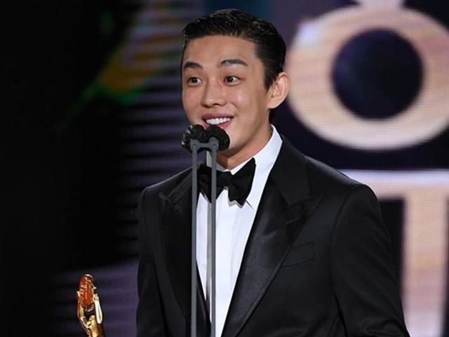 '주연상·<strong>인기상</strong> 석권' 유아인 "배우로 살아가겠다, 마음껏 가져다쓰시라"