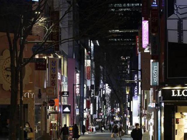 <strong>명동</strong>의 밤은 없다...수도권 거리두기 완화에도 불꺼진 <strong>명동</strong>