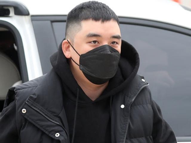 승리, 특수<strong>폭행</strong>교사 <strong>혐의</strong> 부인… 피해자는 대형기획사 직원?