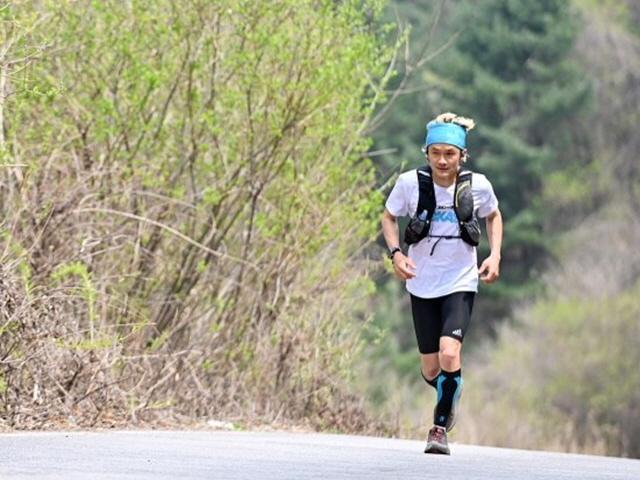 “어두운 산을 밤새 달려” 코로나에 산악 괴물된 남자