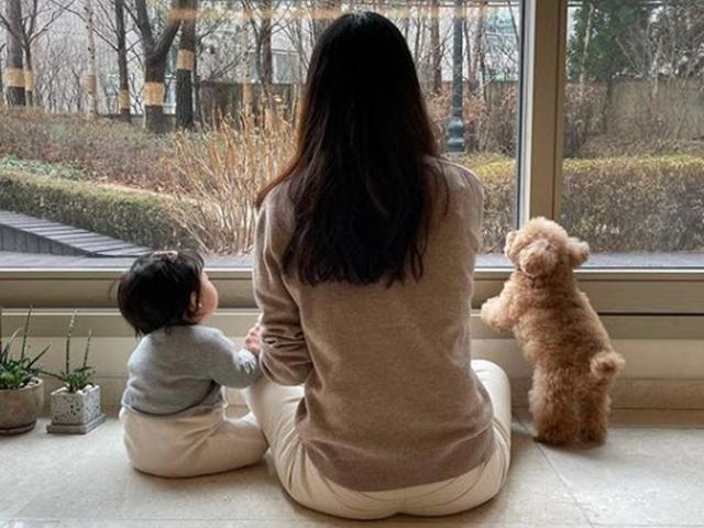 <strong>최지우</strong>, 인스타 개설…첫 사진은 딸과 ‘찰칵’