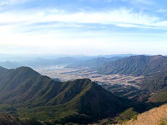 범 내려온 길 차로 오른다...출렁다리도 좋지만 숲 치유가 우선