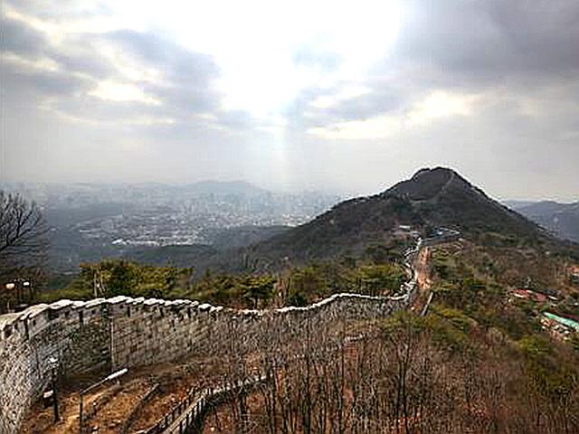 [걷고 싶은 <strong>길</strong>] 반세기 만에 되찾은 자유, 북악산<strong>길</strong>