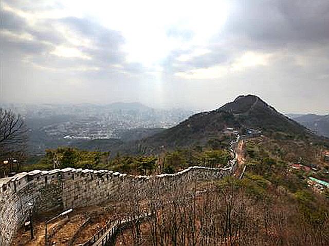 [걷고 싶은 길] 반세기 만에 되찾은 자유, 북악산길