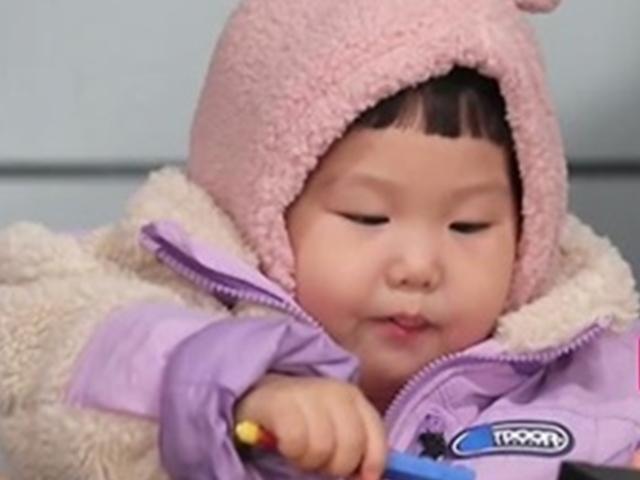 장윤정♥도경완 딸 하영, 유튜버들도 울고 갈 먹방 (<strong>슈돌</strong>)