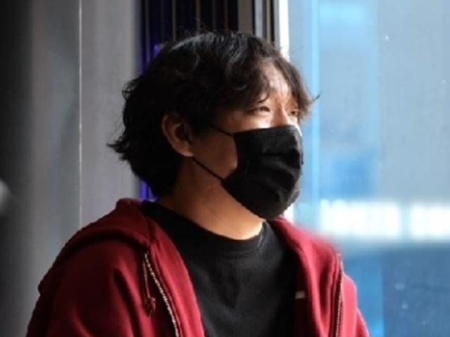 <strong>홍대</strong> 치킨집 돈쭐낸 무명가수, 그를 보고 모두들 부끄러웠다