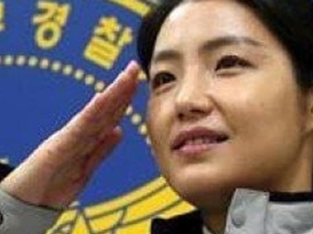 “여경 못 믿겠다” 는 시민 앞에 나타난 미모의 경찰, 알고 보니