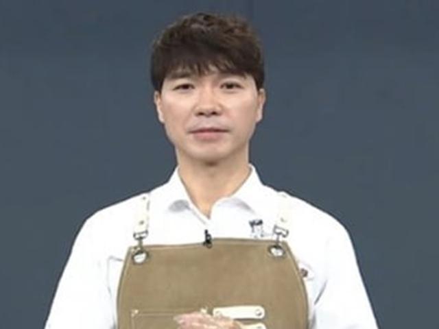 <strong>논란</strong>의 박수홍, 홈쇼핑 완판…핼쑥한 얼굴로 "힘 받아 간다"