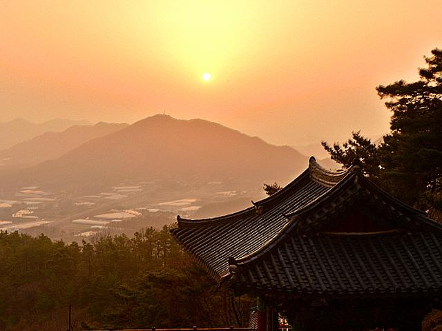 [休]운해를 뚫고 나온 붉은 해, 山寺를 물들이다