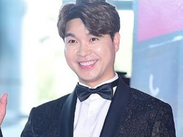 <strong>박수홍</strong> 측 "연봉 고작 2억…<strong>친형</strong> 횡령액은 5년간 50억"