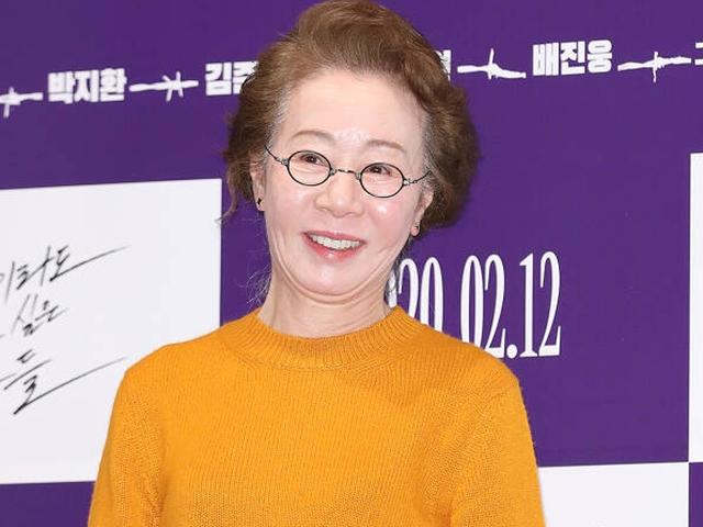 英아카데미 수상 <strong>윤여정</strong> "고상한 체하는 영국인, 고마워" 익살 소감 화제