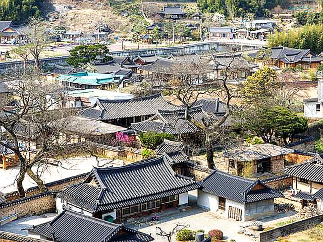 옛 담 따라 <strong>흐르는</strong> 고고한 선비 정신, 산청 남사예담촌