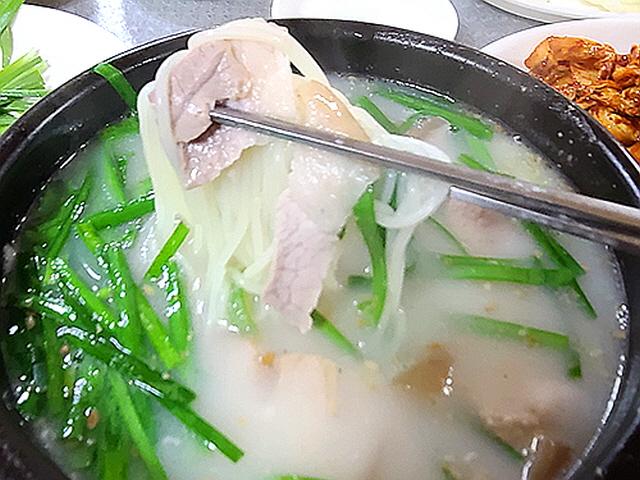 국물에 밥 말아서 후루룩… 뜨끈뜨끈한 ‘영혼의 음식’ [김셰프의 낭만식탁]
