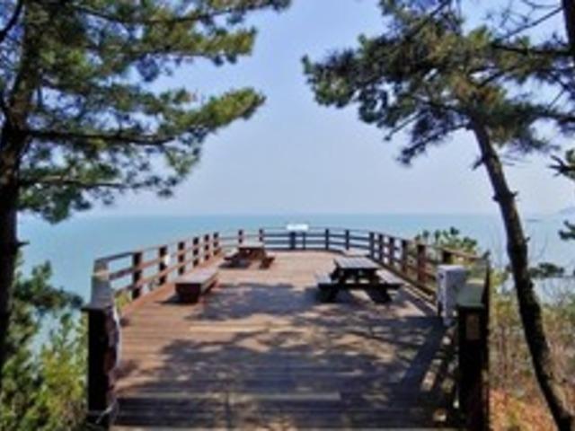 [그 섬을 품다] 봄이 내려앉은 삼형제 섬따라 이어걷기 - 옹진군 신, 시, 모도 연계 <strong>하이킹</strong>
