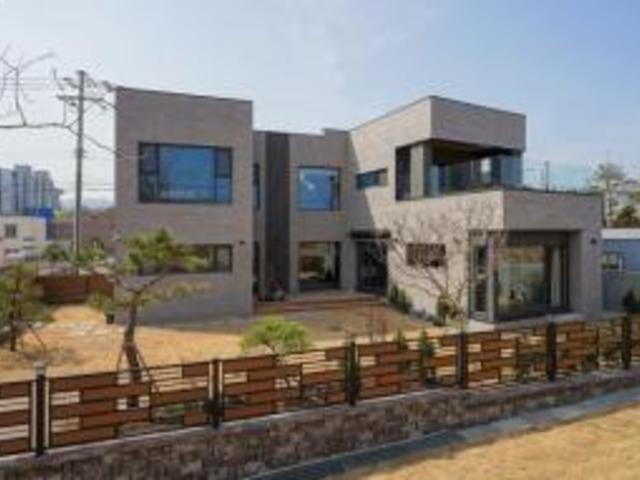 개그우먼 김지민이 웃음기 싹 빼고 지은 어머니를 위한 목조주택