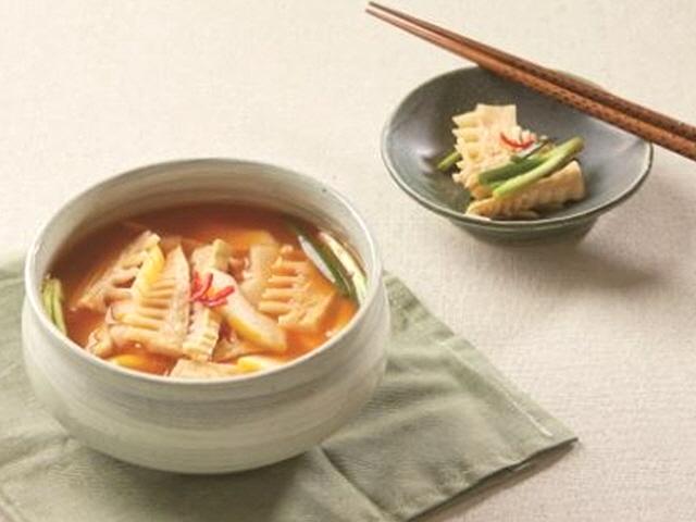제철 맞은 죽순과 <strong>참외</strong>, 시원한 물김치로~