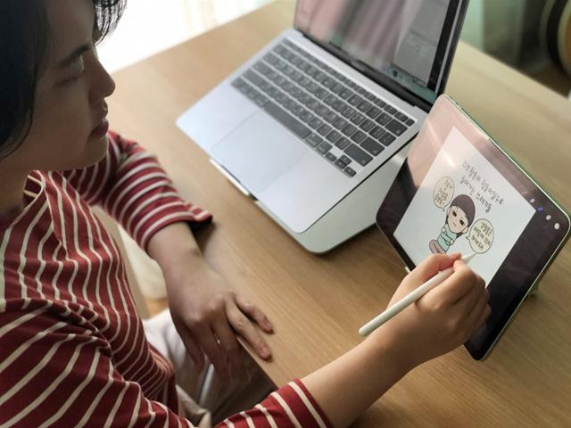 유재석 능가 '부캐의 신'…<strong>시인</strong>·만화가 직업이 몇개?