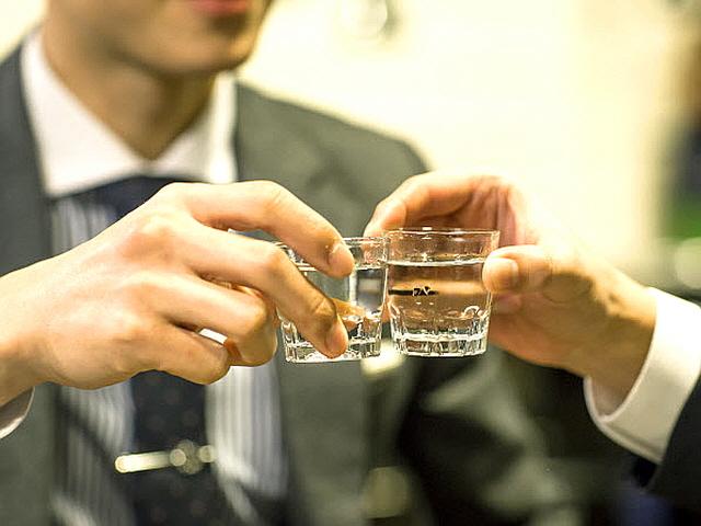 술을 마시면 왜 기억을 잃게 될까
