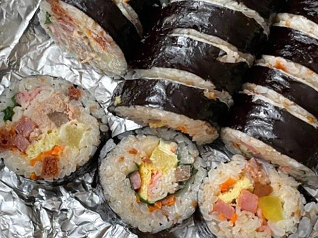 새벽마다 연예인 벤 줄선 진풍경 볼 수 있다는 김밥 <strong>맛집</strong>