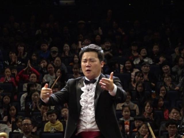오케스트라 지휘자로 변신한 개그맨 <strong>김현철</strong> … 수입은?