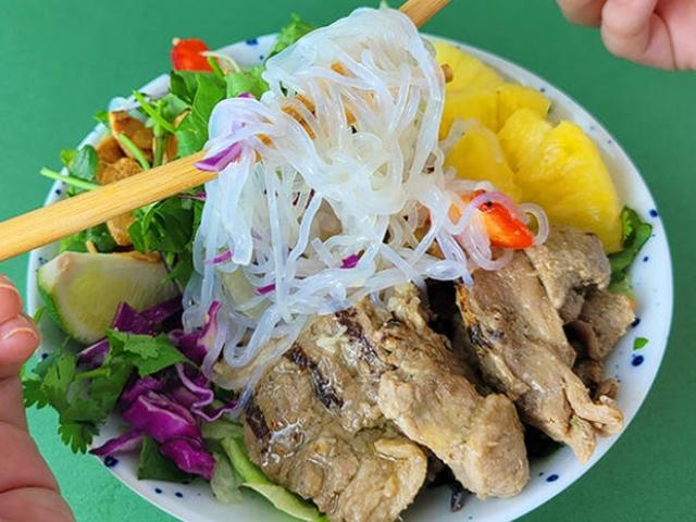 326kcal 밖에 안 한다고? 연예인 식단으로 인기라는 <strong>여름</strong> <strong>음식</strong>