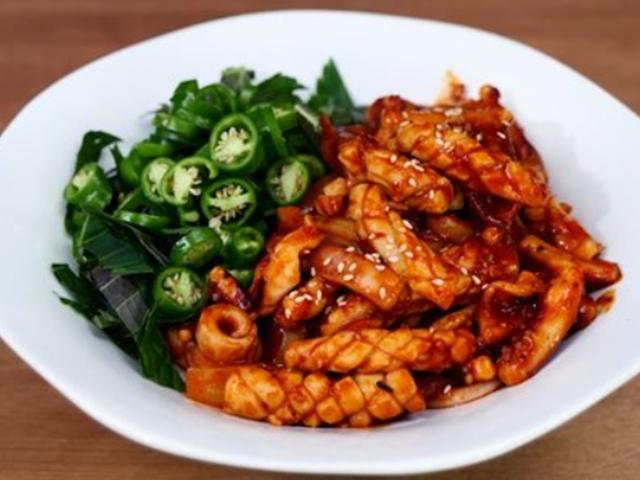 통통하게 살 오른 오징어로 만드는 눈물나게 맛있는 매운 맛