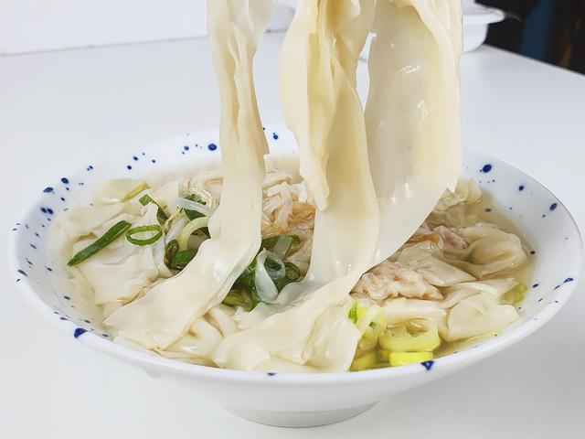 전국 단 한곳, 샤프심보다 얇은 만두피 만드는 73년 맛집