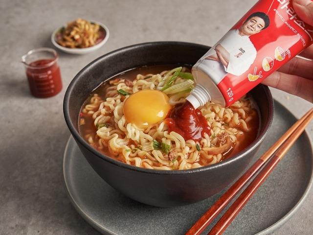 ‘찍먹파· 부먹파 대통합’ 식품업계 ‘멀티 소스’ 열전