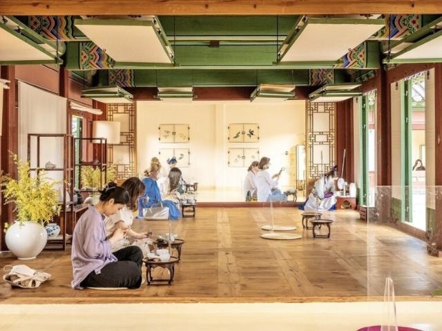 [ESC] 아침 8시 경복궁 <strong>오픈런</strong>! ‘한식 디저트’ 그윽한 단맛 보려면