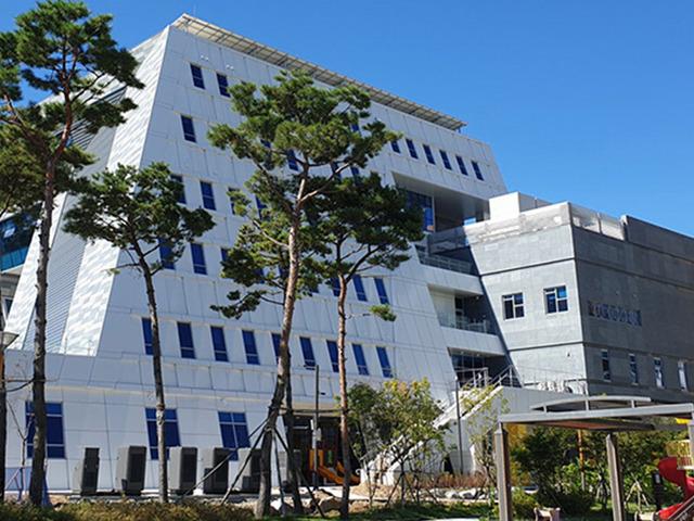 ‘세금 395억’ 들어간 <strong>세종시</strong> 건물 가리키며 주민들이 입 모아 하는 말