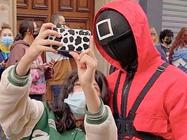 오징어 게임 덕분에 전세계 <strong>대기</strong>자만 1만명 넘친다는 의외의 교육 기관