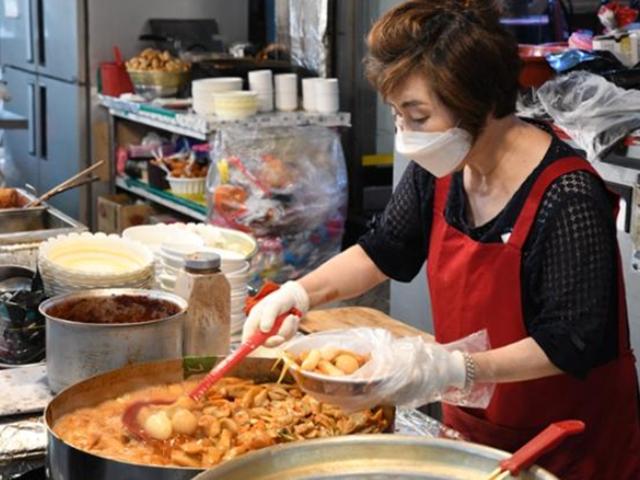 그래봤자 떡볶이 아니냐고? 40년 <strong>전통</strong> 6.25떡볶이는 다르다