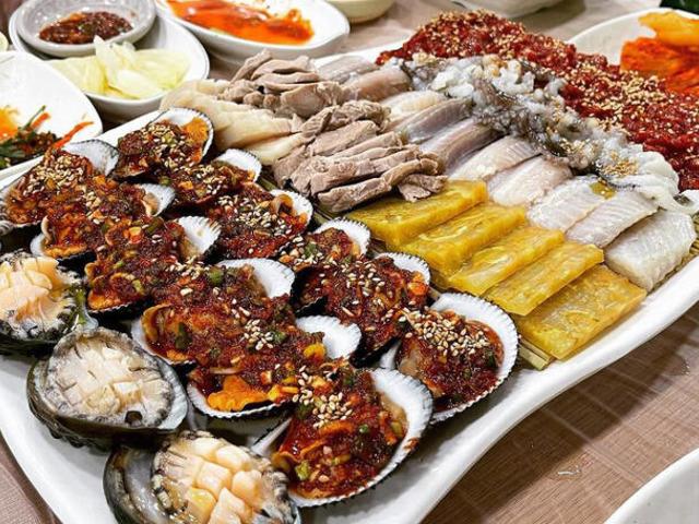 하나 올리고~ 두 개 더 놔! 전국 삼합 맛집 5곳