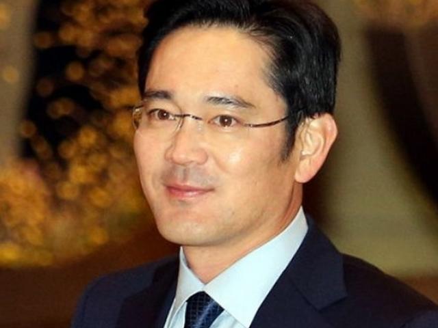 ‘<strong>재벌</strong> <strong>학교</strong>’라 불리는 고등<strong>학교</strong>, 졸업생들이 매년 보내는 ‘협찬 품목’ 보니…