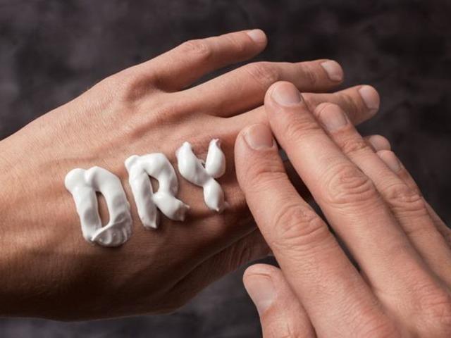 각질, 놔둬야 할까? 밀어야 할까? 내 몸 <strong>건조</strong>주의보